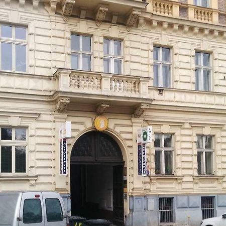 Quiet Courtyard Apartment Прага Екстериор снимка