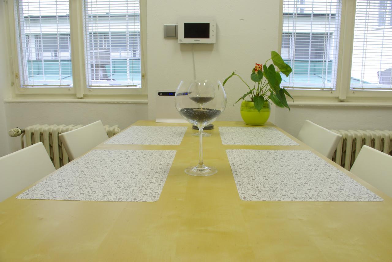 Quiet Courtyard Apartment Прага Екстериор снимка