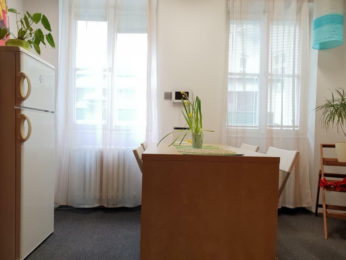 Quiet Courtyard Apartment Прага Екстериор снимка