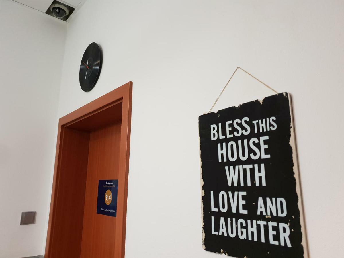 Quiet Courtyard Apartment Прага Екстериор снимка