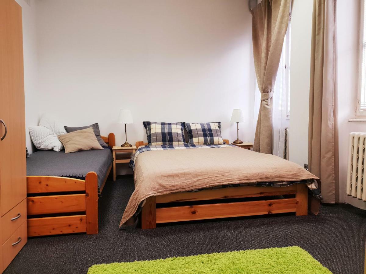 Quiet Courtyard Apartment Прага Екстериор снимка